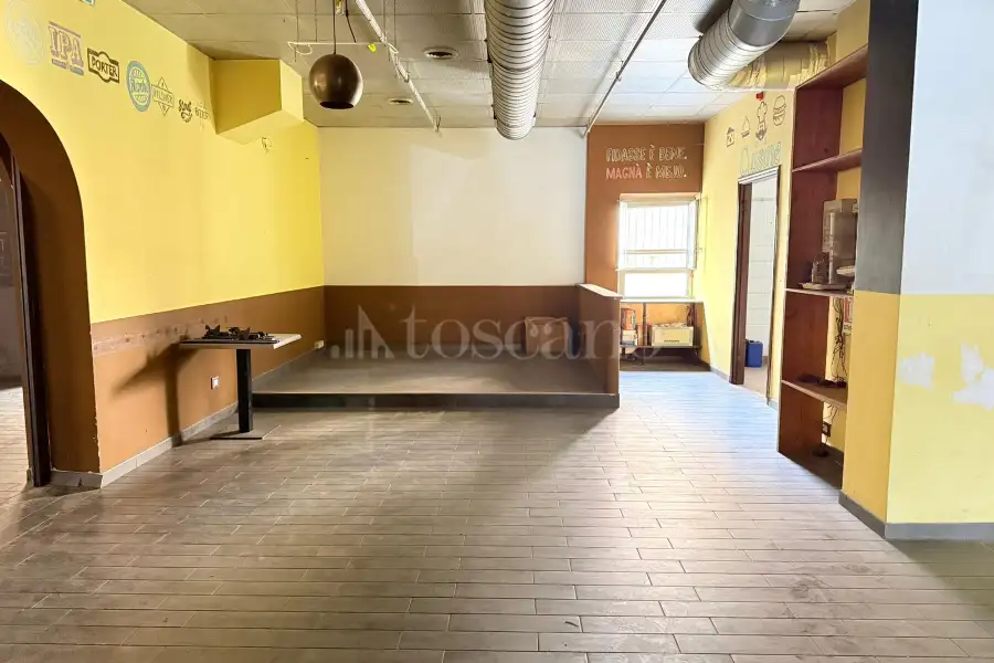 Negozio in vendita di 230 mq a €495.000 (rif. 6/2026)