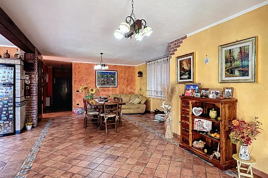 Casa Indipendente in vendita di 330 mq a €590.000 (rif. 82/2025)