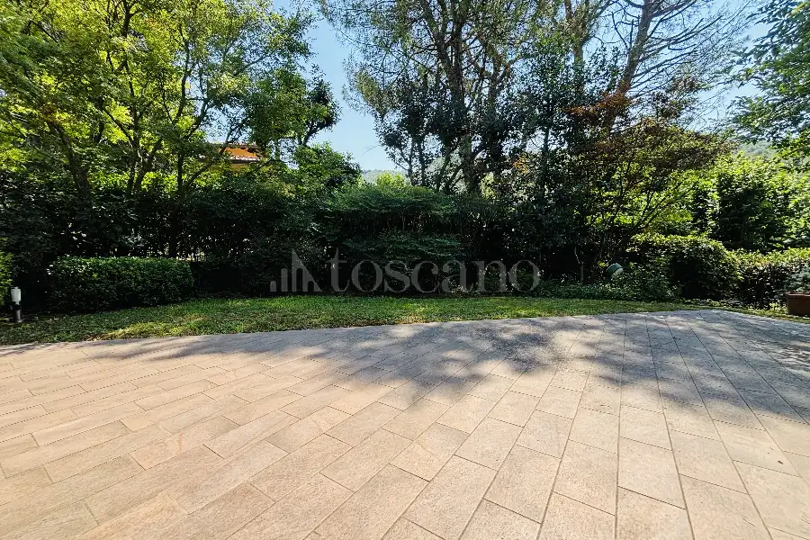 Villa in vendita di 385 mq a €880.000 (rif. 39/2026)