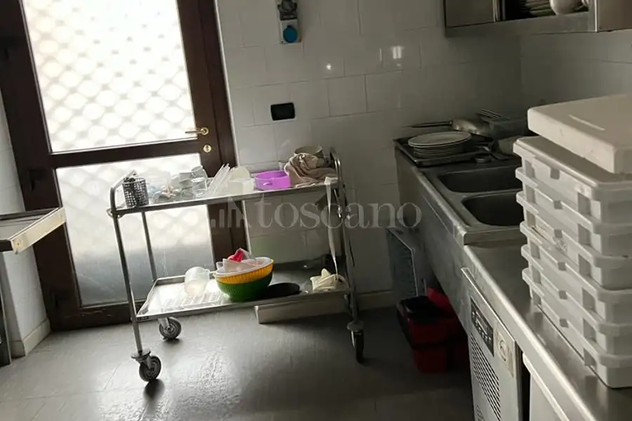 Negozio in affitto di 200 mq a €2.000 (rif. 76/2026)