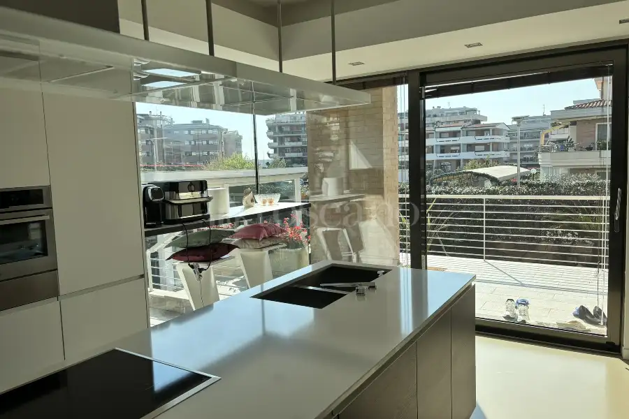 Villa Plurifamiliare in vendita di 250 mq a €1.050.000 (rif. 14/2026)