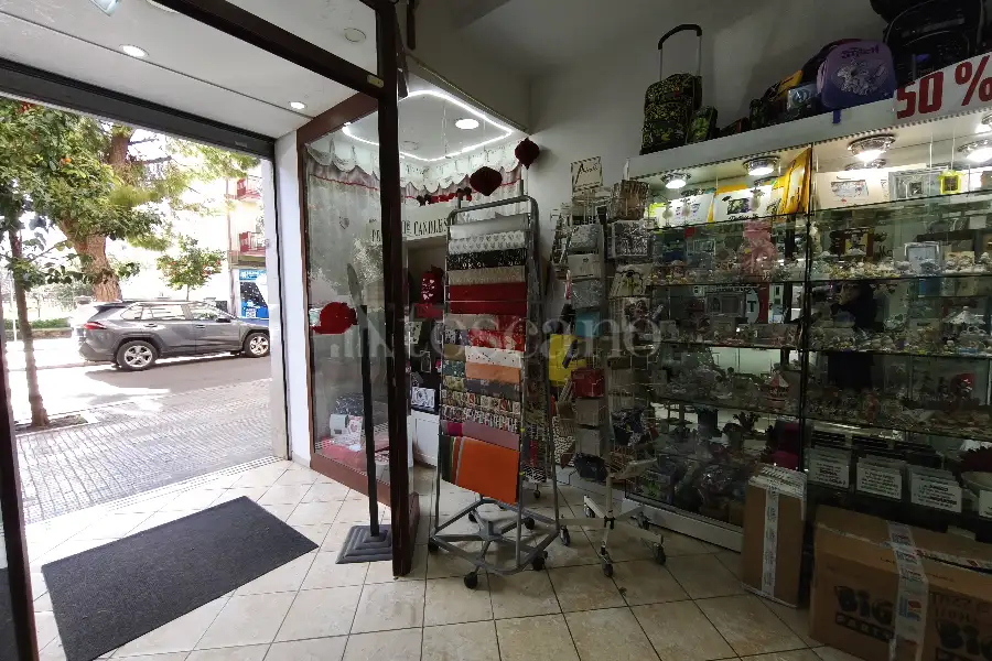 Negozio in affitto di 103 mq a €1.200 (rif. 10/2026)