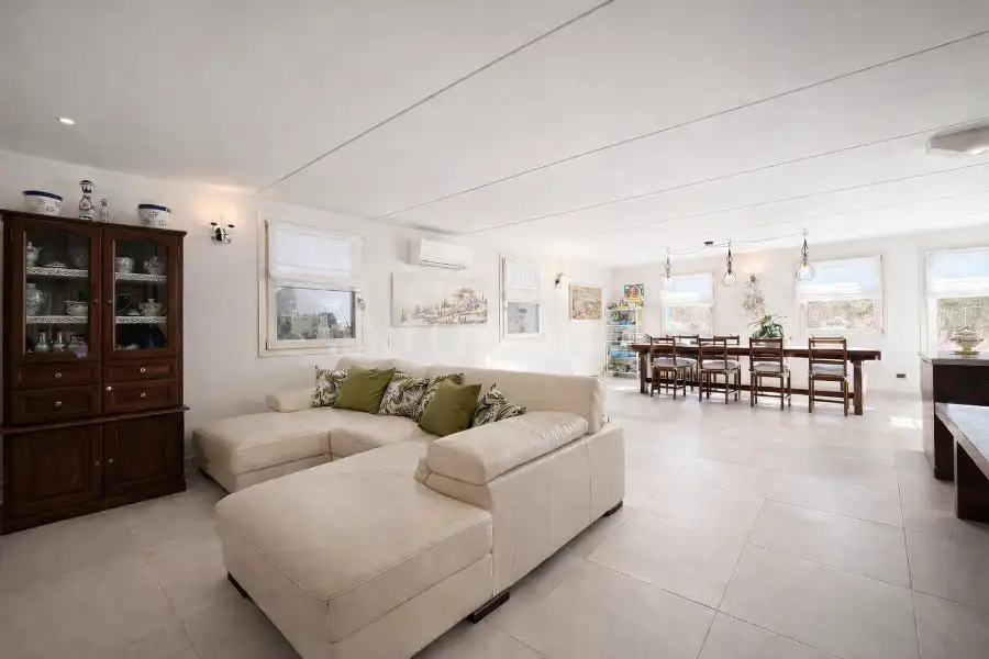 Villa in vendita di 240 mq a €595.000 (rif. 7/2026)