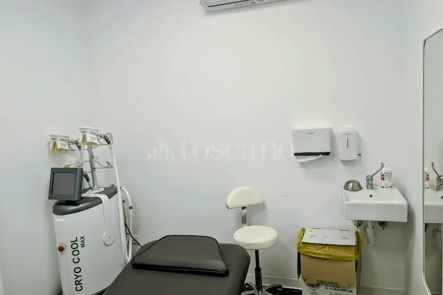 Negozio in vendita di 100 mq a €370.000 (rif. 6/2026)