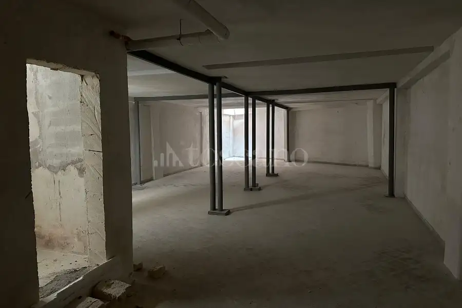 Negozio in vendita di 225 mq a €350.000 (rif. 51/2026)