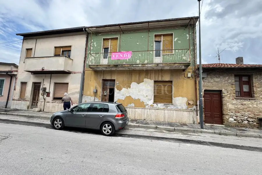 Casa Indipendente in vendita di 250 mq a €90.000 (rif. 102/2025)