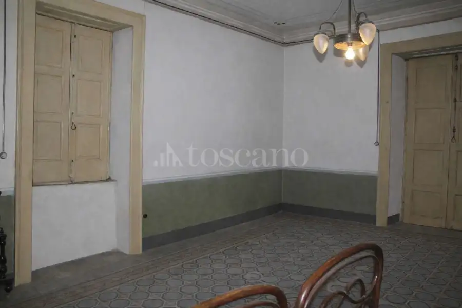 Palazzo in vendita di 300 mq a €140.000 (rif. 3/2026)