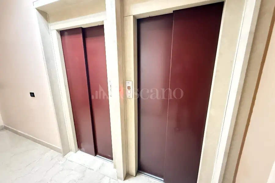 Ufficio in vendita di 250 mq a €250.000 (rif. 5/2026)
