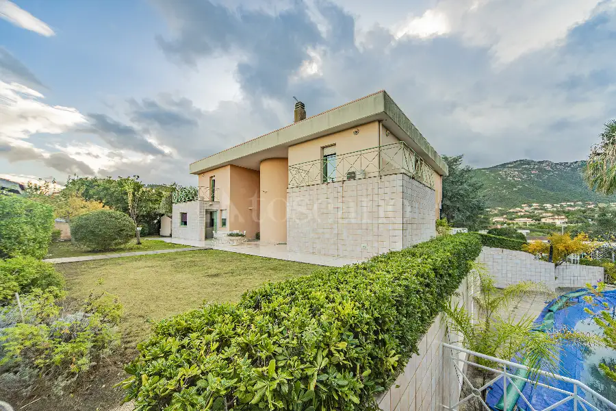 Villa in vendita di 500 mq a €990.000 (rif. 100/2025)