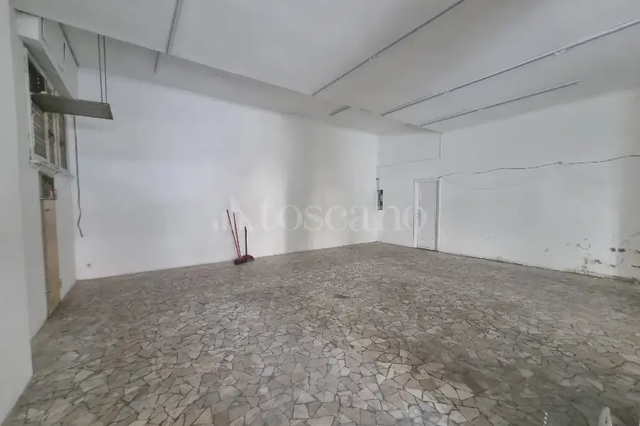 Negozio in affitto di 104 mq a €1.600 (rif. 27/2026)
