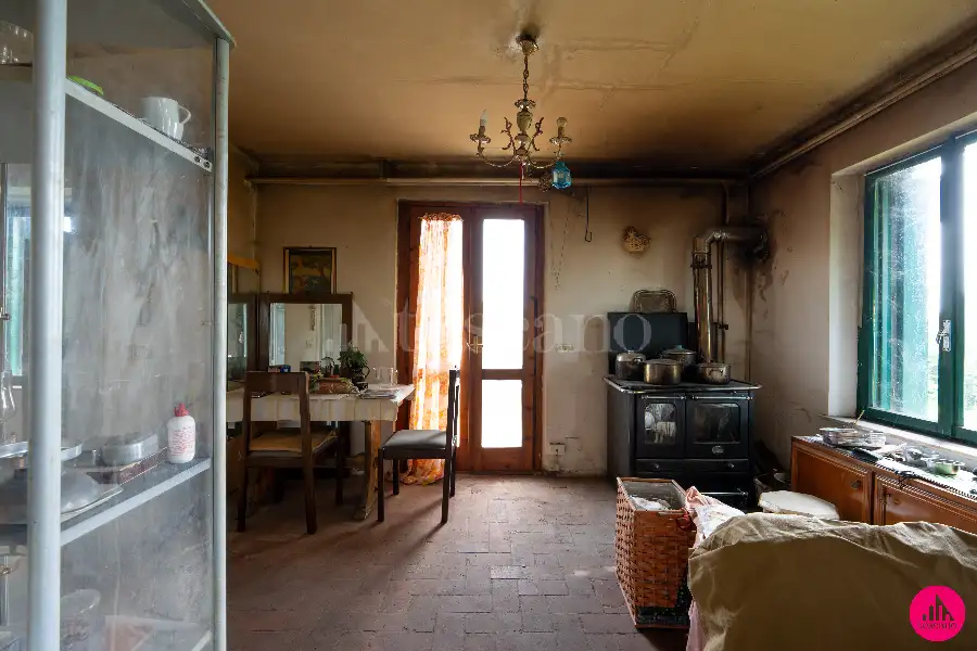 Casale in vendita di 375 mq a €180.000 (rif. 21/2026)