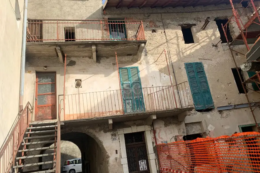 Casa Indipendente in vendita di 245 mq a €90.000 (rif. 4/2026)