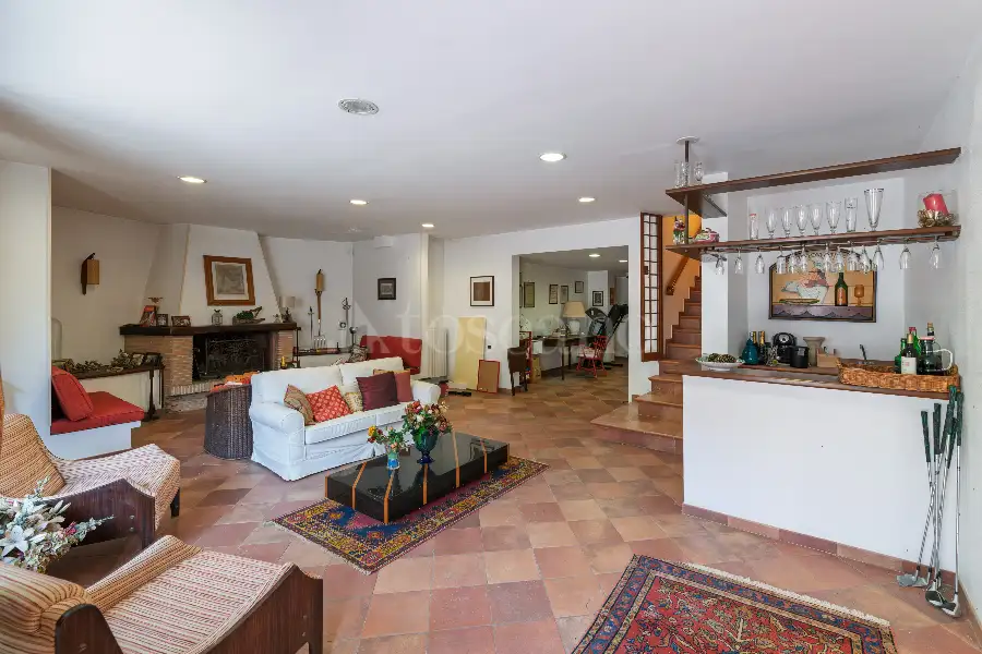Villa Bifamiliare in vendita di 420 mq a €770.000 (rif. 16/2025)