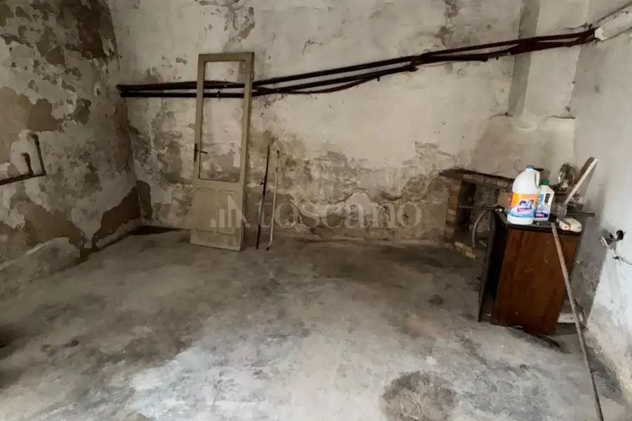 Casa Indipendente in vendita di 250 mq a €60.000 (rif. 103/2025)