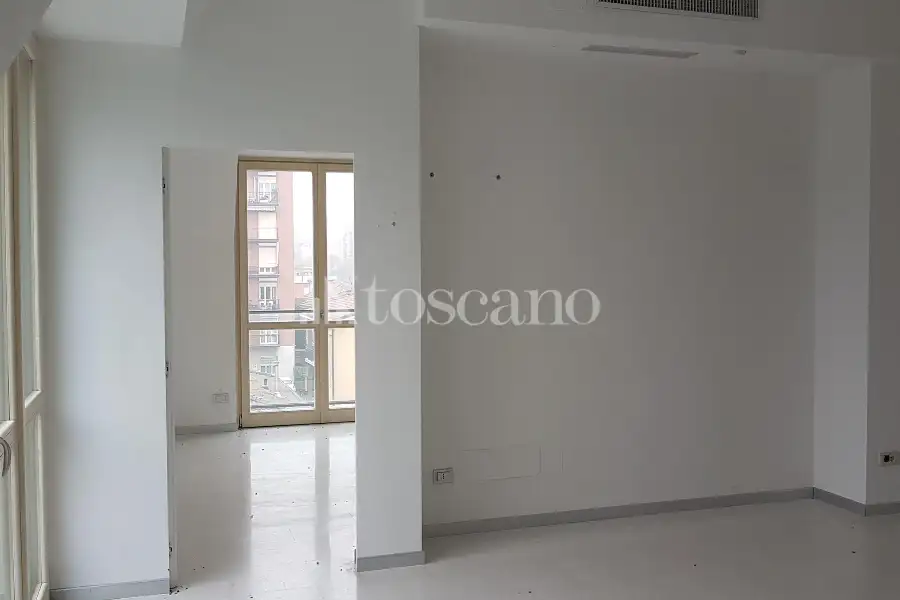 Ufficio in vendita di 90 mq a €800 (rif. MRE1134AF)