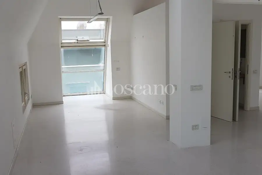Ufficio in vendita di 90 mq a €800 (rif. MRE1134AF)