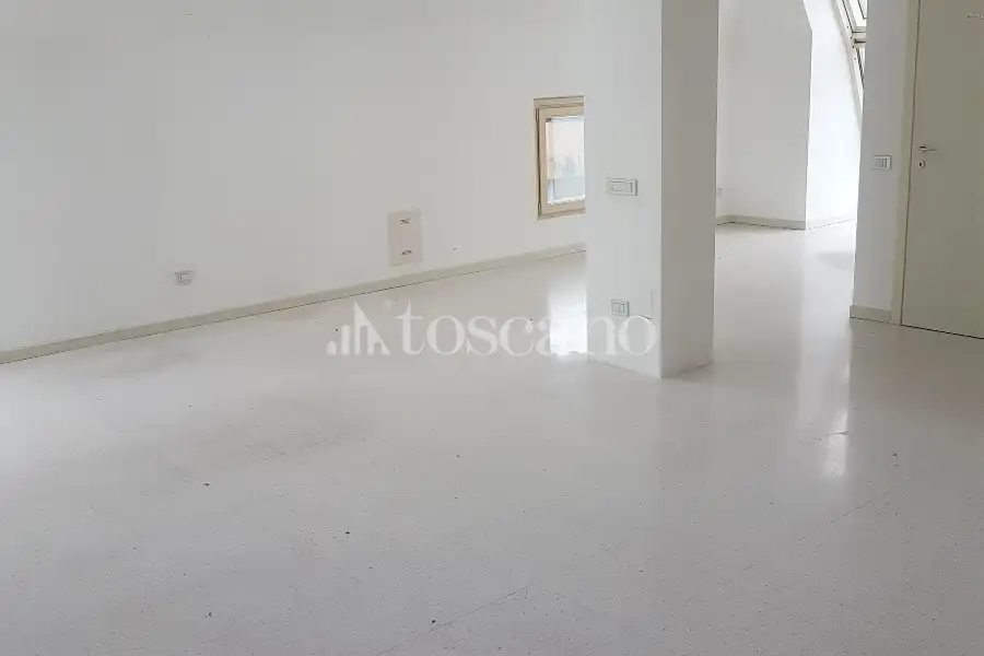Ufficio in vendita di 90 mq a €800 (rif. MRE1134AF)