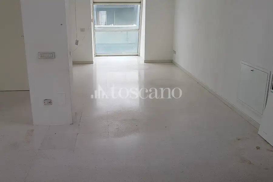 Ufficio in vendita di 90 mq a €800 (rif. MRE1134AF)