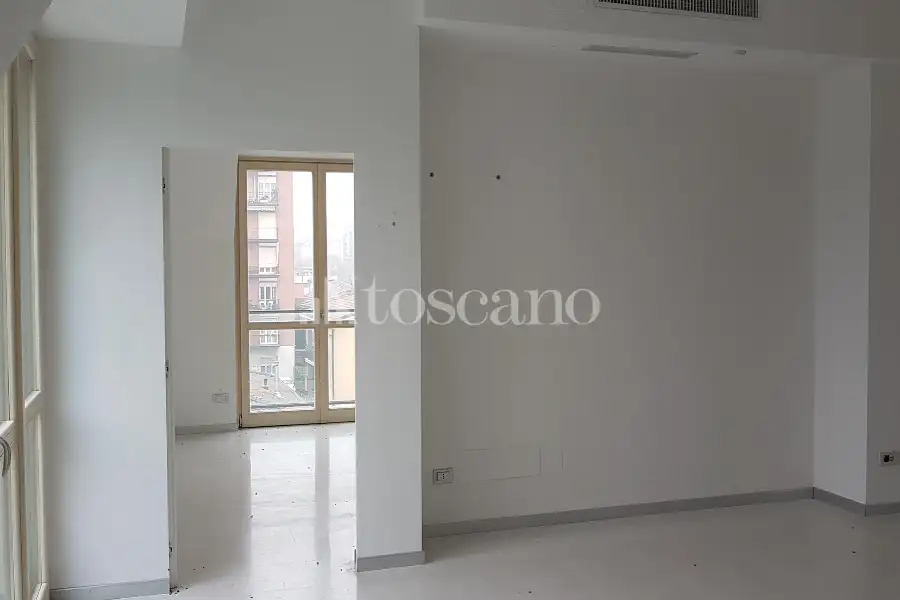 Ufficio in vendita di 90 mq a €800 (rif. MRE1134AF)