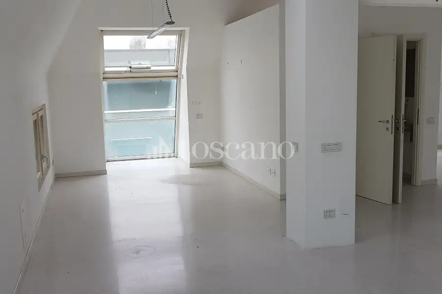 Ufficio in vendita di 90 mq a €800 (rif. MRE1134AF)