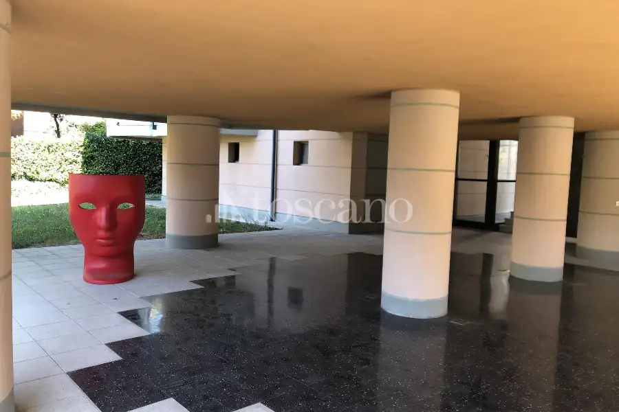 Ufficio in vendita di 90 mq a €800 (rif. MRE1134AF)