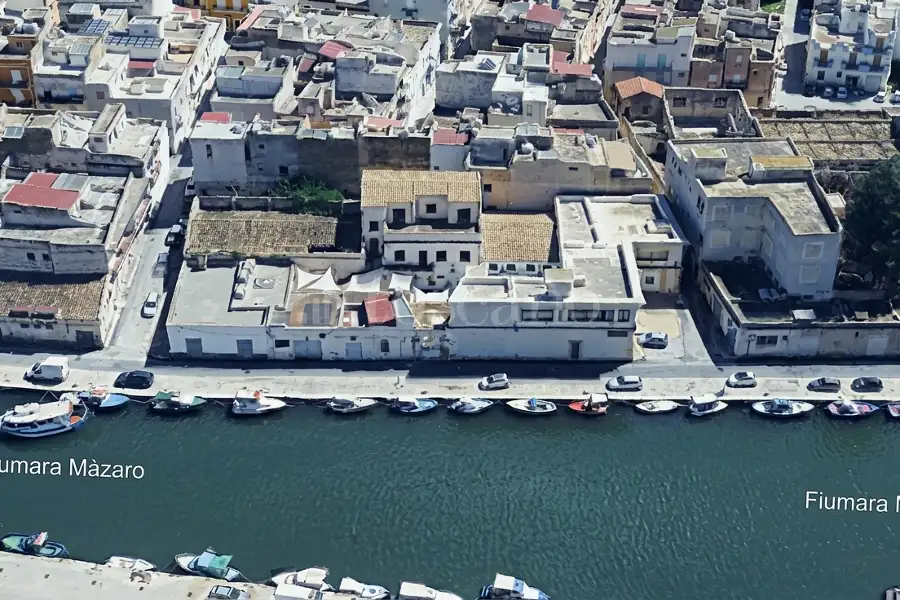 Casale in vendita di 1.300 mq a €1.350.000 (rif. 49/2026)