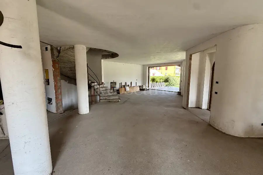 Villa Bifamiliare in vendita di 420 mq trattativa riservata (rif. 17/2026)