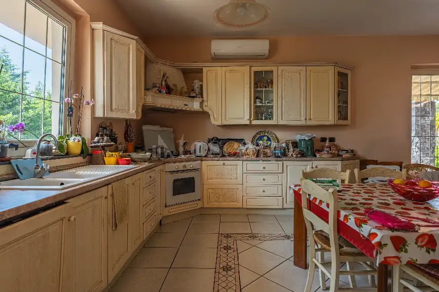Villa in vendita di 630 mq a €785.000 (rif. 76/2026)