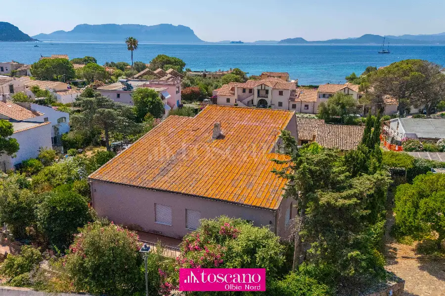Villa in vendita di 330 mq a €1.500.000 (rif. 42/2026)