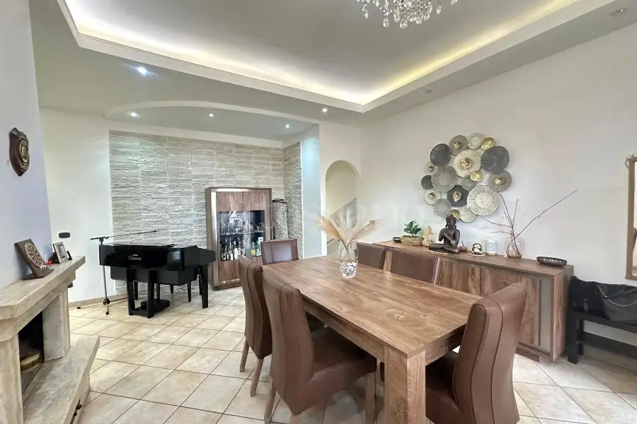 Villa Plurifamiliare in vendita di 200 mq a €430.000 (rif. 20/2026)