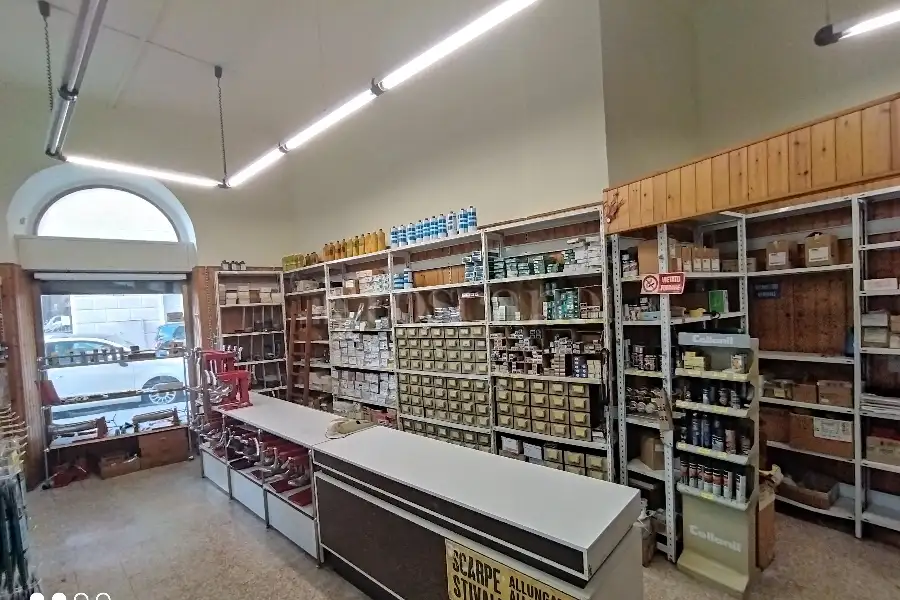 Negozio in affitto di 70 mq a €900 (rif. 11/2025)