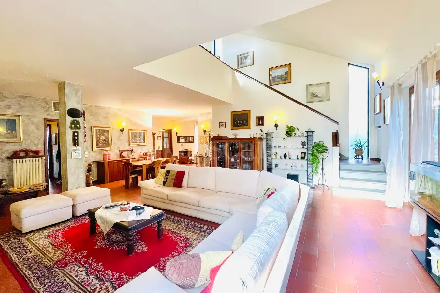 Villa in vendita di 410 mq trattativa riservata (rif. 112/2024)