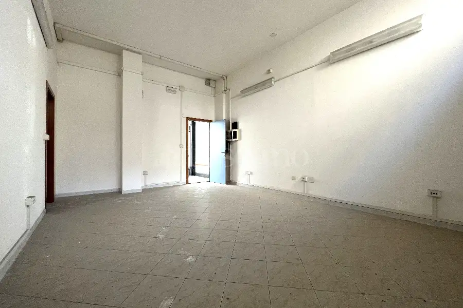 Negozio in affitto di 100 mq a €1.000 (rif. 1/2023)