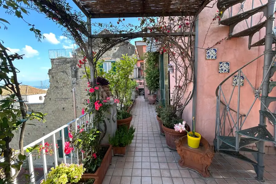 Attico in vendita di 350 mq a €685.000 (rif. 5/2025)