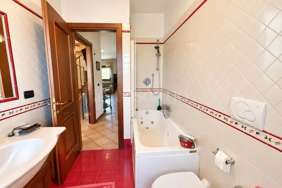 Villa Plurifamiliare in vendita di 220 mq a €545.000 (rif. 12/2026)