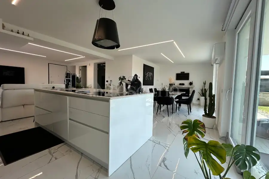 Villa in vendita di 180 mq a €599.000 (rif. 11/2026)