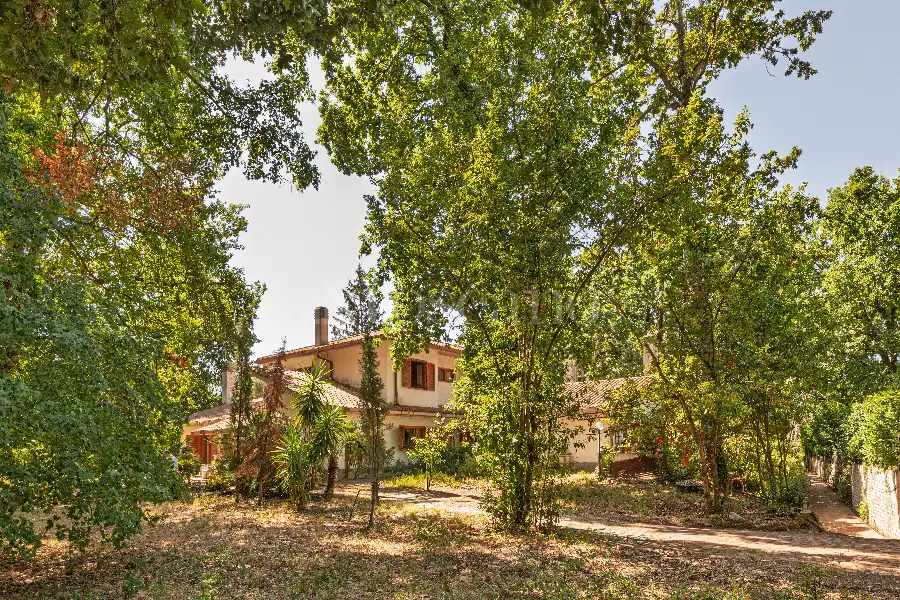 Villa Bifamiliare in vendita di 270 mq a €390.000 (rif. 15/2026)