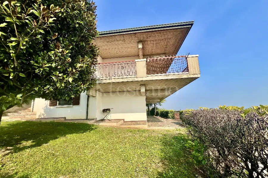 Villa in vendita di 450 mq a €950.000 (rif. 14/2025)