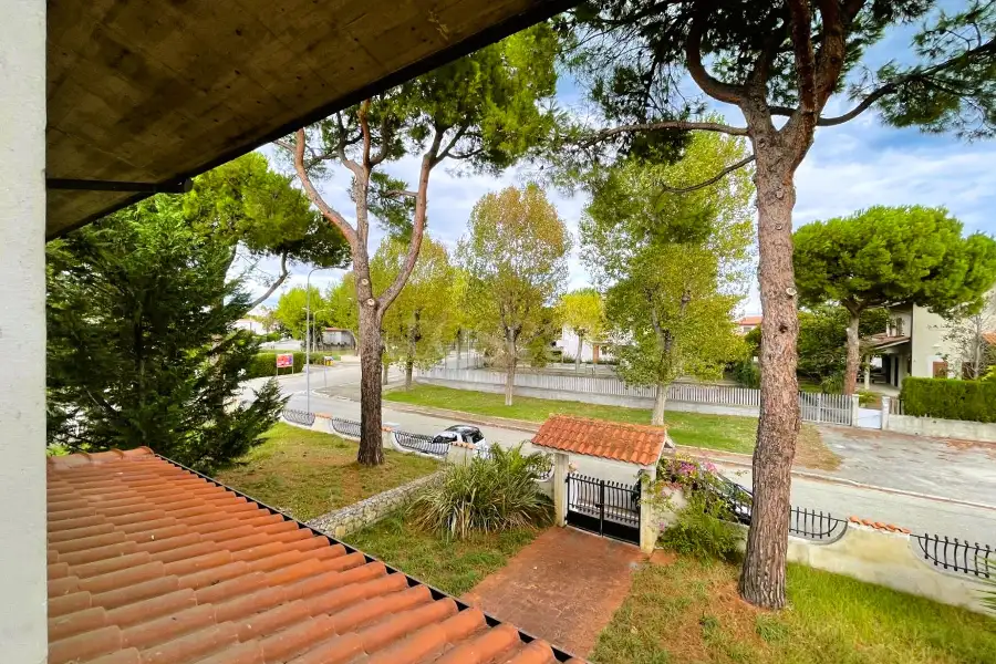 Villa in vendita di 305 mq a €650.000 (rif. 12/2025)