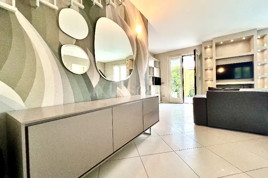 Villa in vendita di 300 mq a €950.000 (rif. 47/2025)