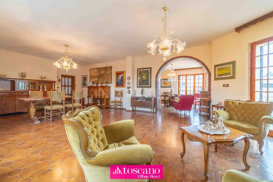 Casa Indipendente in vendita di 400 mq a €350.000 (rif. 72/2025)