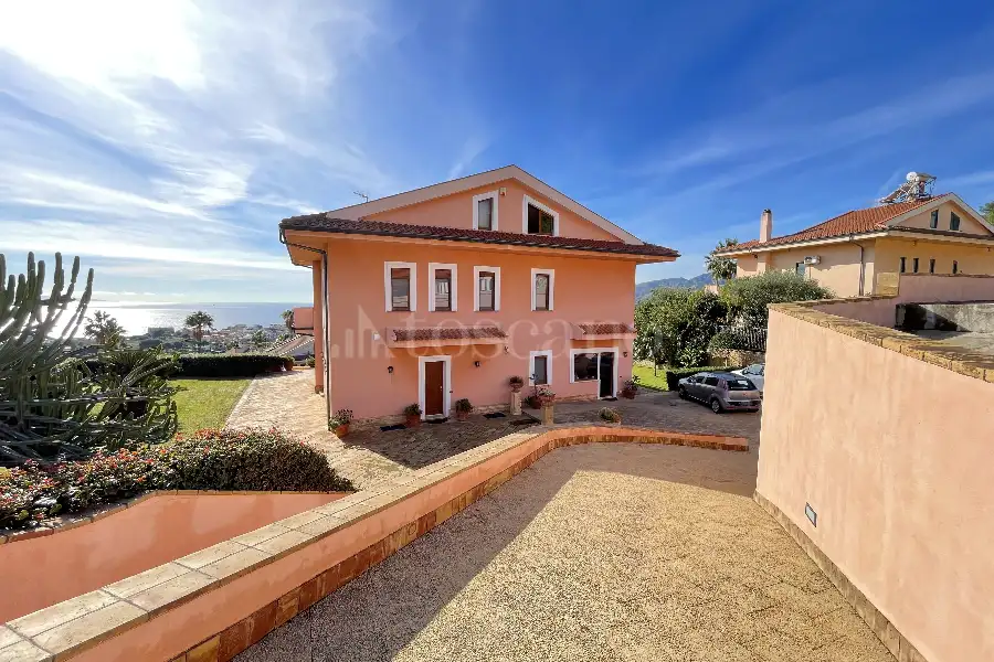 Villa in vendita di 500 mq a €1.500.000 (rif. 45/2025)