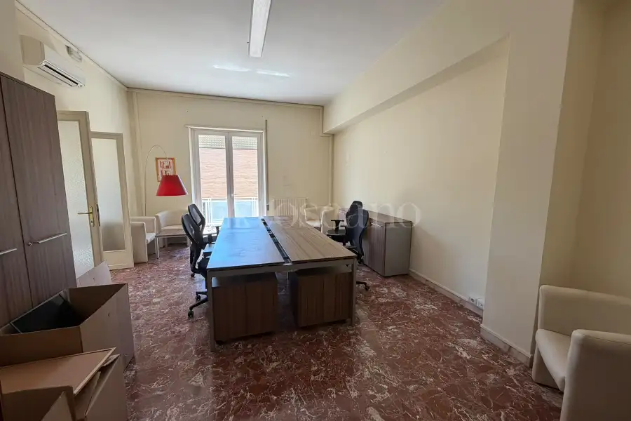 Ufficio in affitto di 80 mq a €700 (rif. 4/2026)