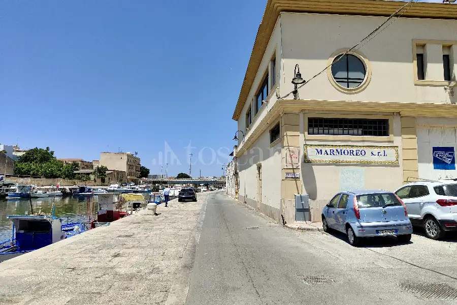 Casale in vendita di 1.300 mq a €1.350.000 (rif. 49/2026)