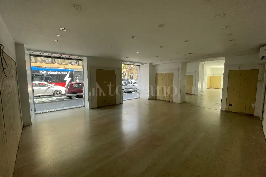 Negozio in vendita di 250 mq a €980.000 (rif. 12/2024)