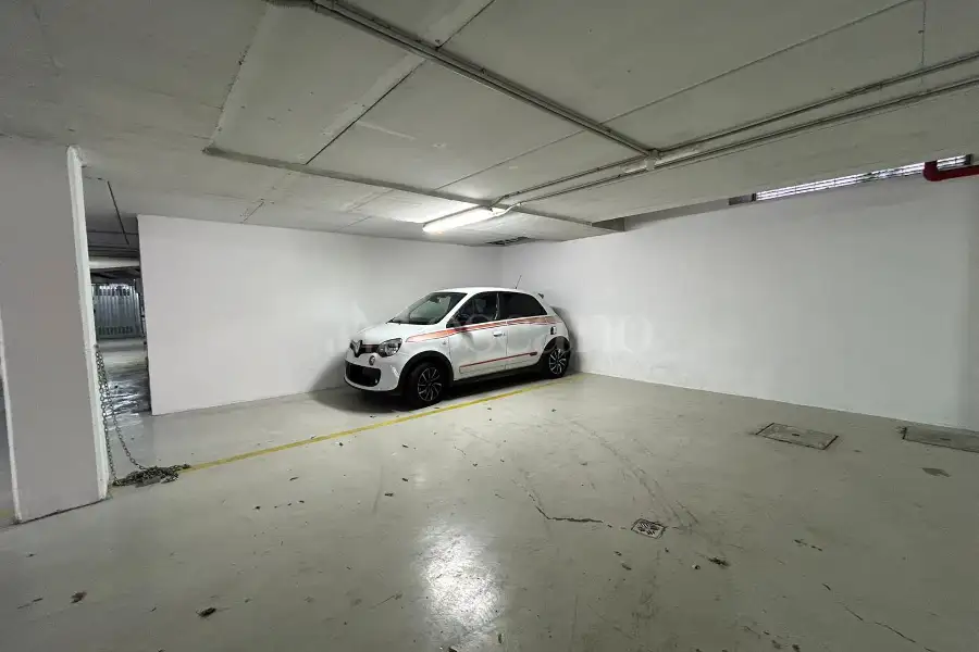 Posto Auto in vendita di 100 mq a €199.000 (rif. 36/2025)