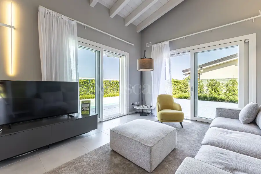 Villa in vendita di 250 mq a €928.000 (rif. 2/2025)