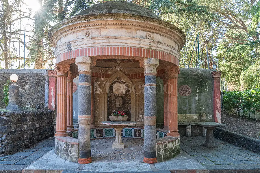Villa in vendita di 1.200 mq a €4.250.000 (rif. 61/2026)
