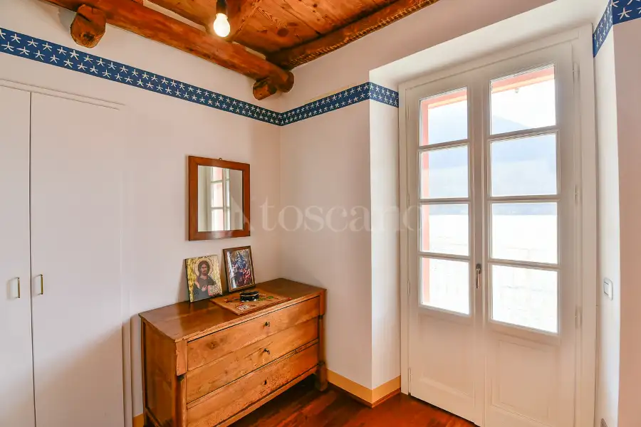 Villa Plurifamiliare in vendita di 400 mq a €3.150.000 (rif. 11/2025)