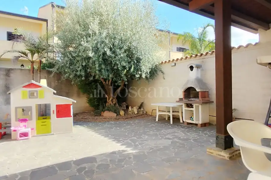 Villa in vendita di 340 mq a €650.000 (rif. 41/2026)